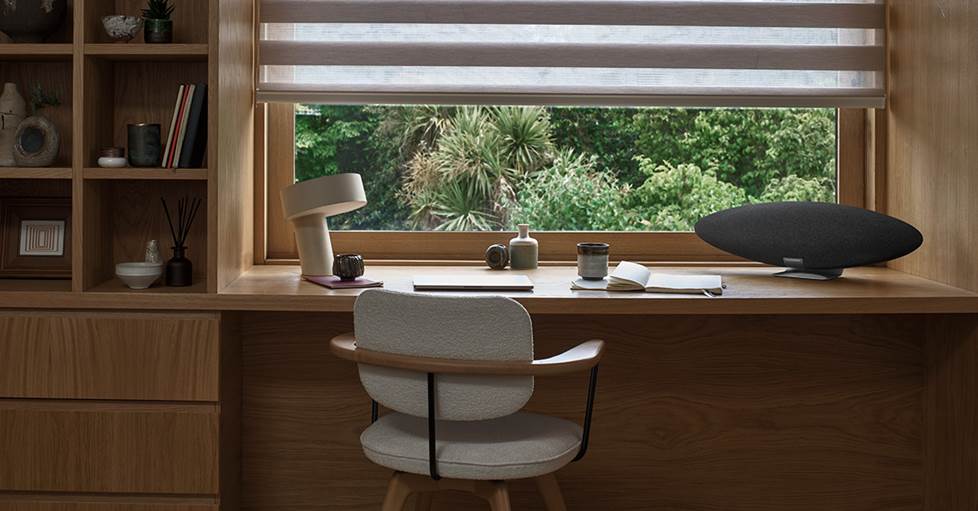 Bowers & Wilkins Zeppelin Pro high-end wireless speaker system